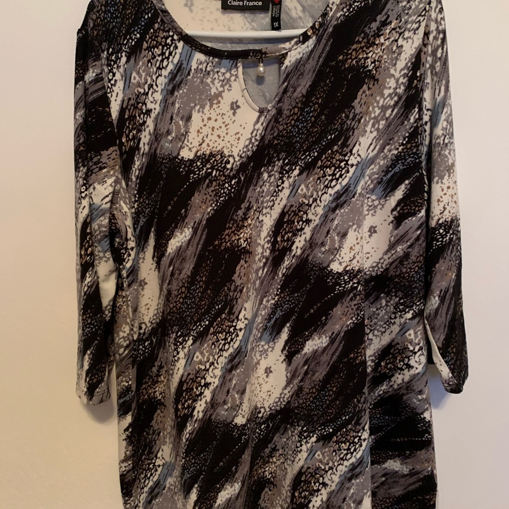 NWOT sweater, soft fabric, gorgeous colours.